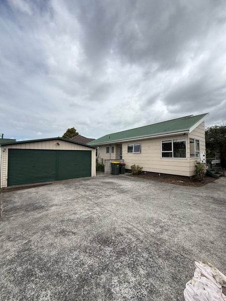 2/114 Clevedon Road, Papakura, Papakura - Carousel 1
