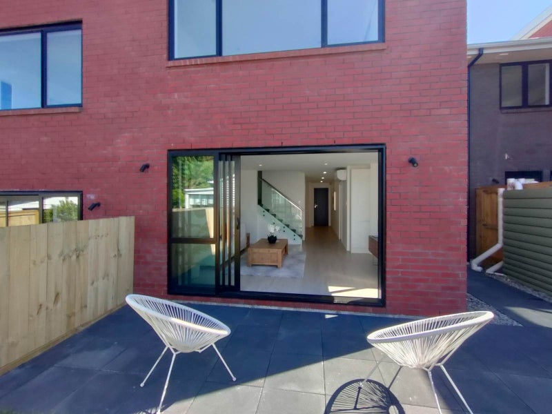 63D Torino Street, Point England, Auckland - Carousel 1