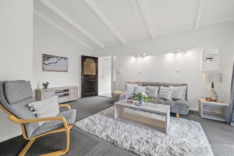 2 Tirita Street, Kawaha Point, Rotorua - Carousel 1