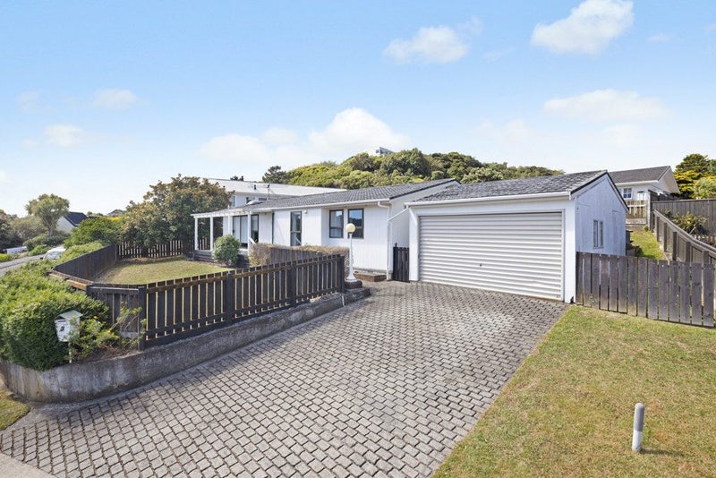 3 Ensign Lane, Whitby, Porirua - Carousel 1