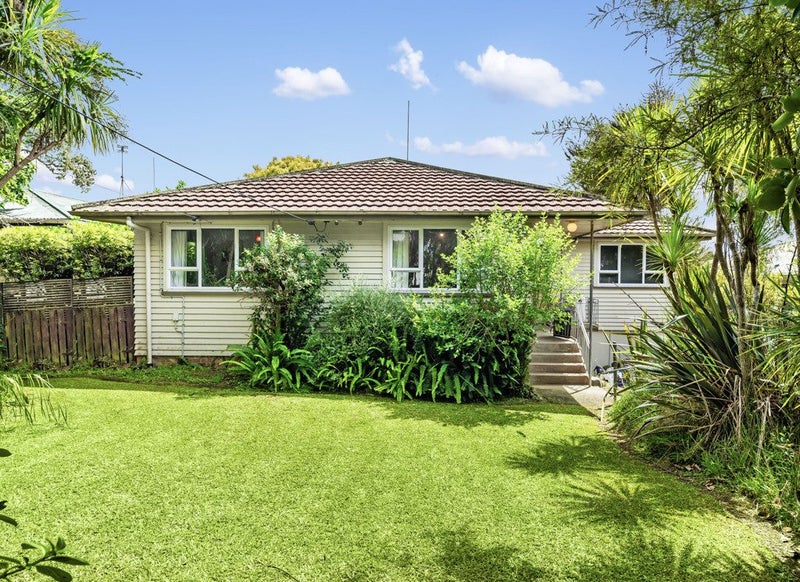 23 Taipari Road, Te Atatu Peninsula, Auckland - Carousel 1