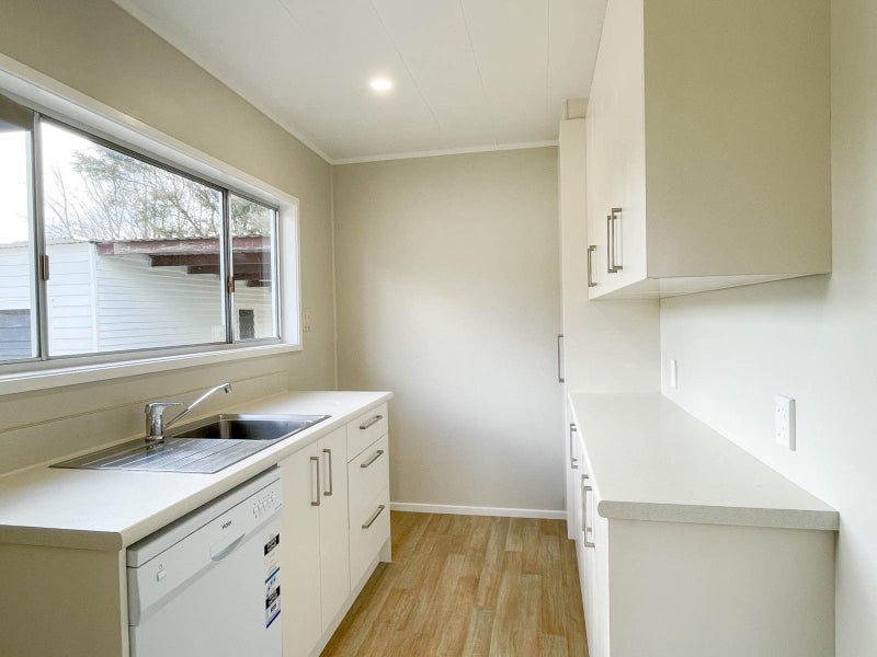 4 Pounamu Avenue, Greenhithe, Auckland - Carousel 2