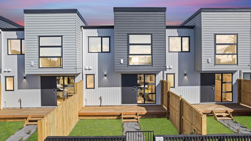 1/1 Benita Place, Sunnyvale, Auckland - Carousel 1