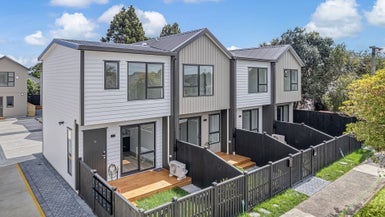 11/47 Beach Road, Te Atatu Peninsula, Auckland - Carousel 1