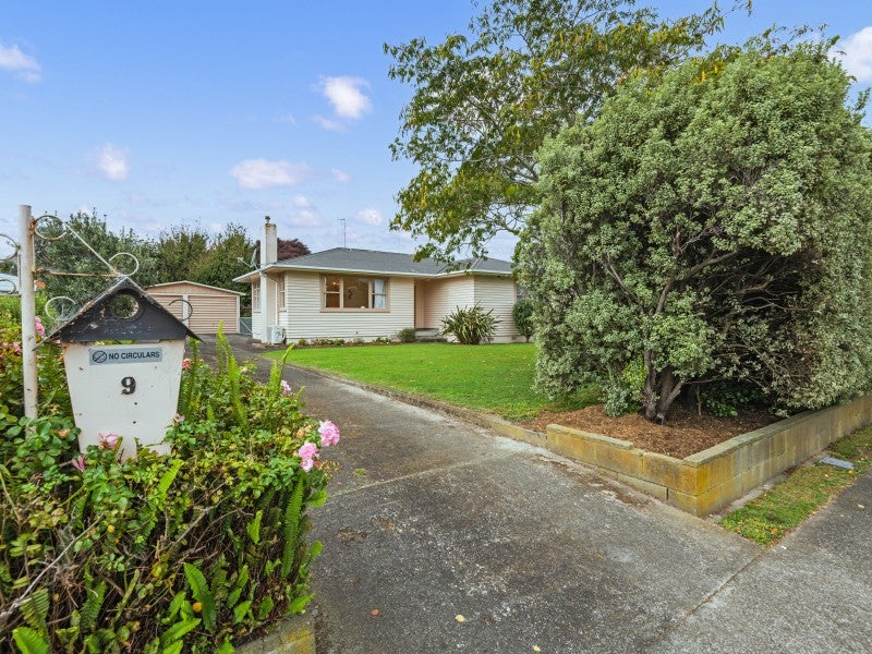9 Tararua Terrace, Cloverlea, Palmerston North - Carousel 1