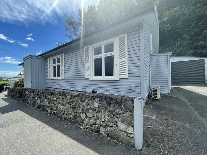 117/115 Shakespeare Road, Bluff Hill, Napier - Carousel 1