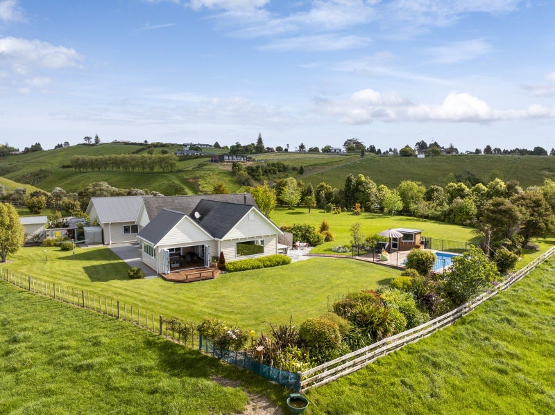 11C Adrine Lane, Ohauiti, Tauranga - Carousel 1