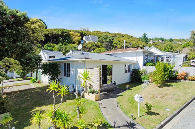 19A Yarrow Place, Papakowhai, Porirua - Carousel 1