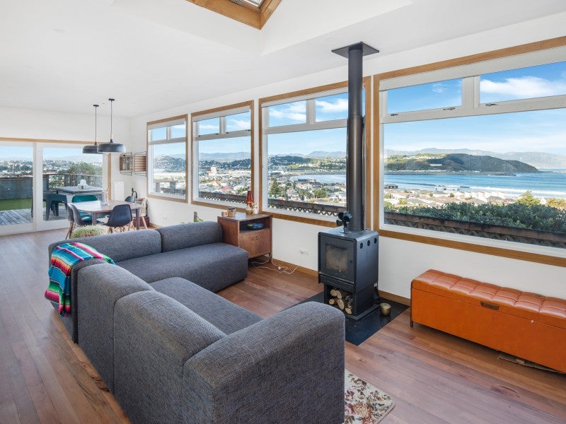 154 Sutherland Road, Lyall Bay, Wellington - Carousel 1