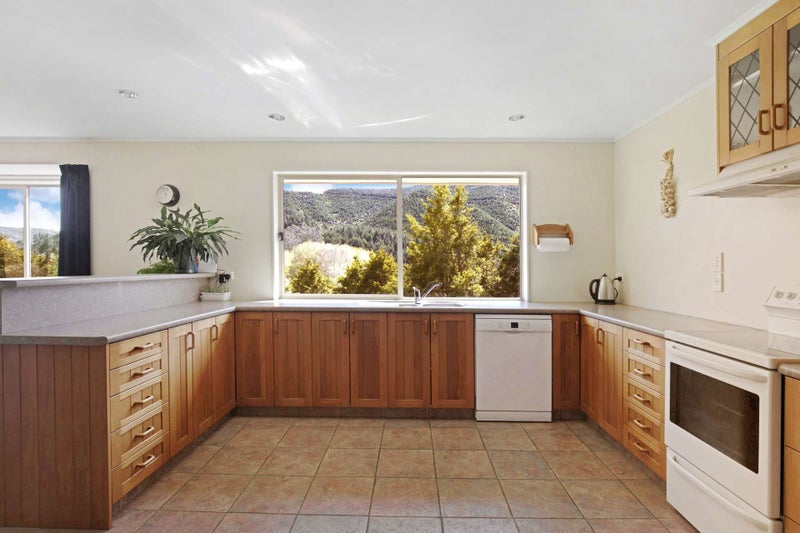 183 Pretty Bridge Valley Road, Belgrove, Wakefield - Carousel 2