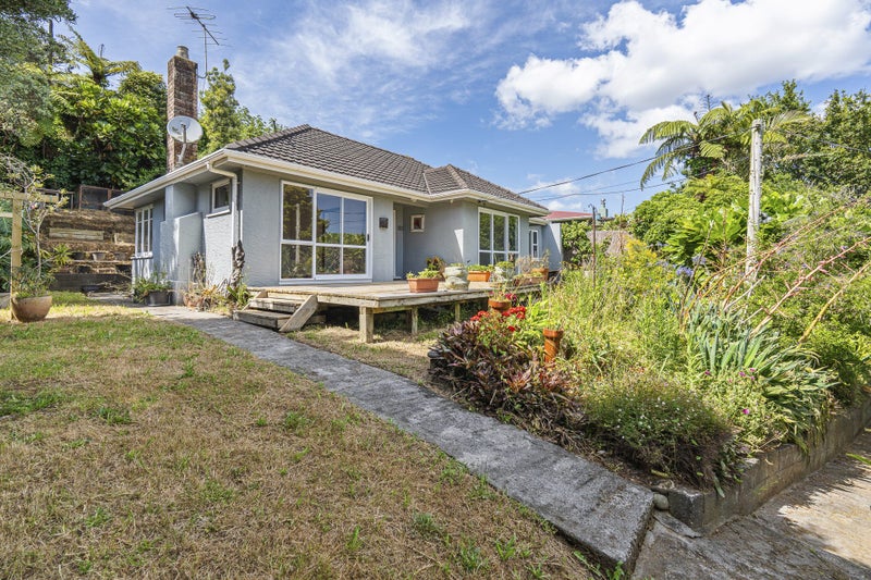 35 Queens Road, Glen Avon, New Plymouth - Carousel 1