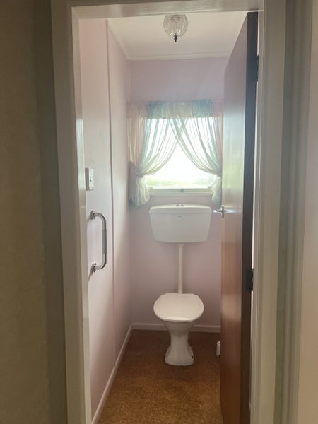 26 Bernard Street, Chedworth, Hamilton - Carousel 7