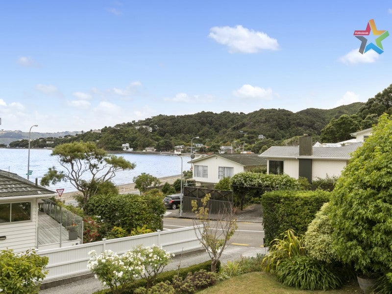 4A Taumaru Avenue, Lowry Bay, Lower Hutt - Carousel 1