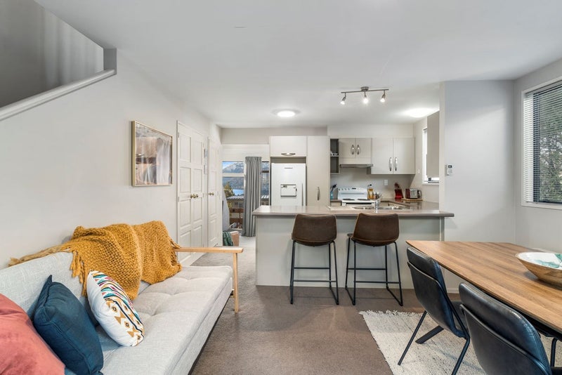 8A Wynyard Crescent, Fernhill, Queenstown - Carousel 2