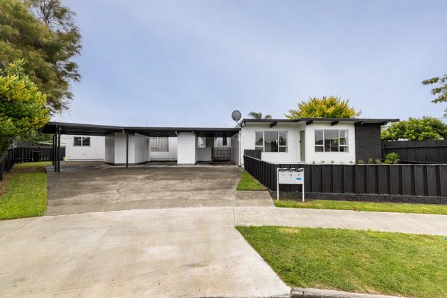 12 Jellicoe Place, Tamatea, Napier - Carousel 1