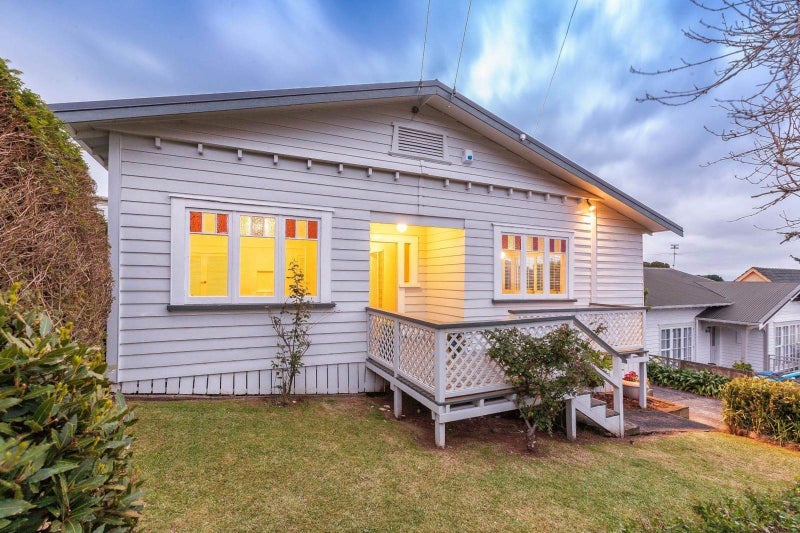 9A Rewa Road, Three Kings, Auckland - Carousel 1