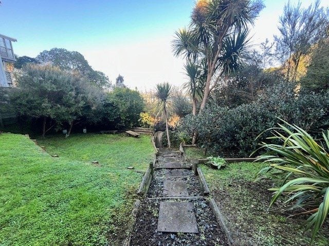 16 Corlett Road, Plimmerton, Porirua - Carousel 21