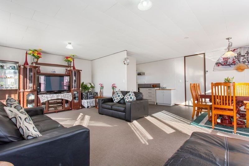 34 Bernina Place, Weymouth, Auckland - Carousel 2