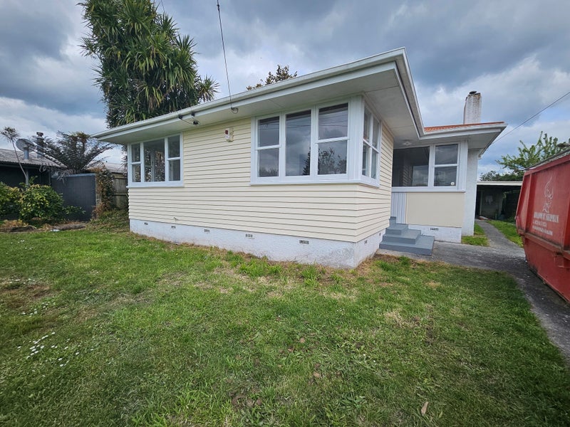 9 Beech Crescent, Hillcrest, Hamilton - Carousel 1