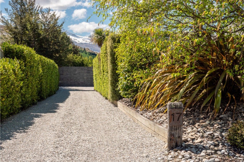 17 Mathias Terrace, Arthurs Point, Queenstown - Carousel 2