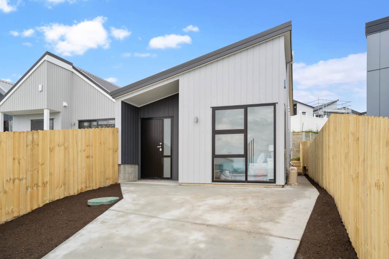 7 Biokovo Street, Massey, Auckland - Carousel 1
