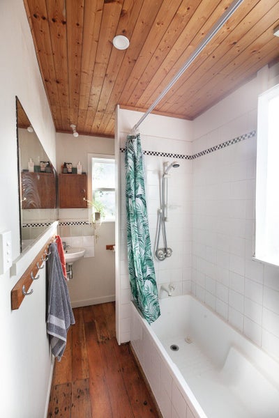 1 Glendavar Street, Berhampore, Wellington - Carousel 11