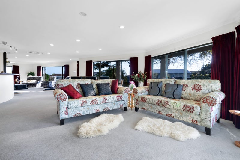 3 Karina Road, Merrilands, New Plymouth - Carousel 2