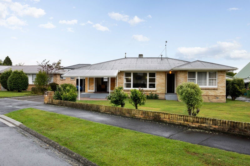 38 Taylor Terrace, St Andrews, Hamilton - Carousel 1