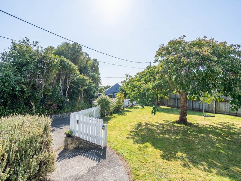 24 Ruru Street, Waikanae - Carousel 26