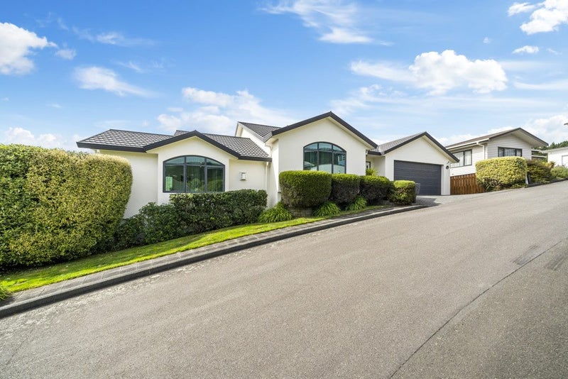 8 Linacre Way, Tawa, Wellington - Carousel 16
