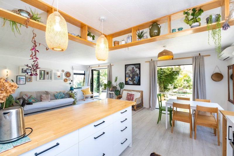 6/10 Clifton RD, Te Awanga - Carousel 1