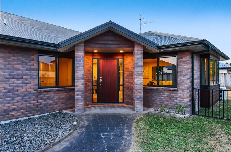 8 Magellan Rise, Flagstaff, Hamilton - Carousel 2