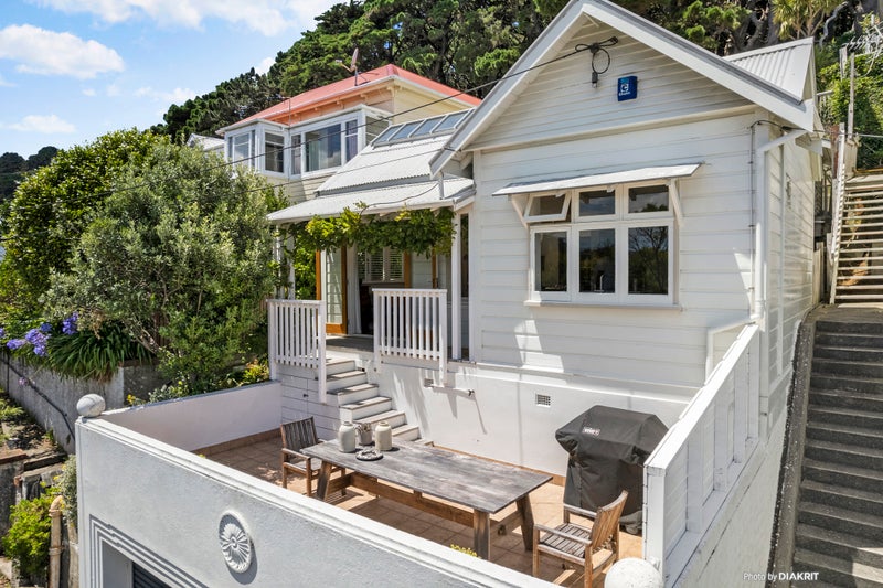 19 Scarborough Terrace, Mount Victoria, Wellington - Carousel 1