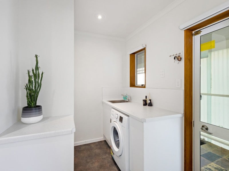 8 Wesney Terrace, Kingston - Carousel 26