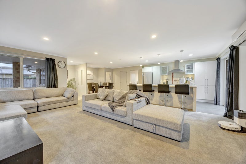 17 Edward Street, Grandview Heights, Hamilton - Carousel 1