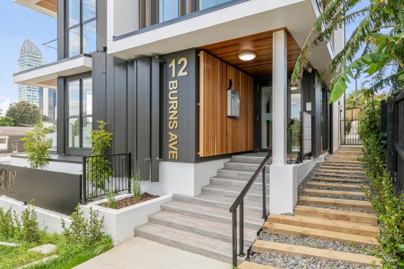 2/12 Burns Avenue, Takapuna, Auckland - Carousel 2