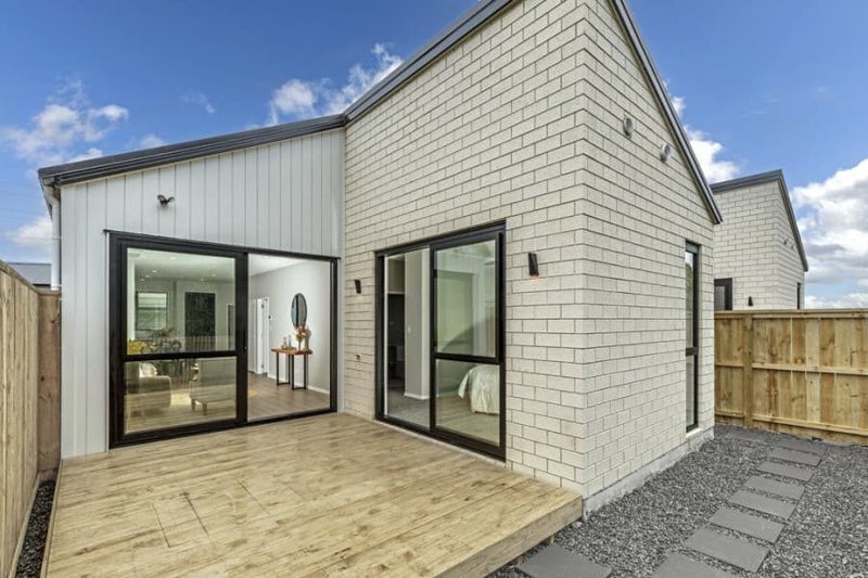 8 Kotiu Place, Massey, Auckland - Carousel 1