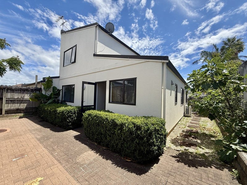 22 Spalding Rise, Golflands, Auckland - Carousel 2