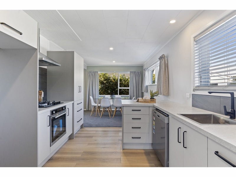 3 Tralee Place, Bishopdale, Christchurch - Carousel 2