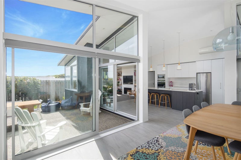 51 Red Beech Avenue, Woodridge, Wellington - Carousel 1