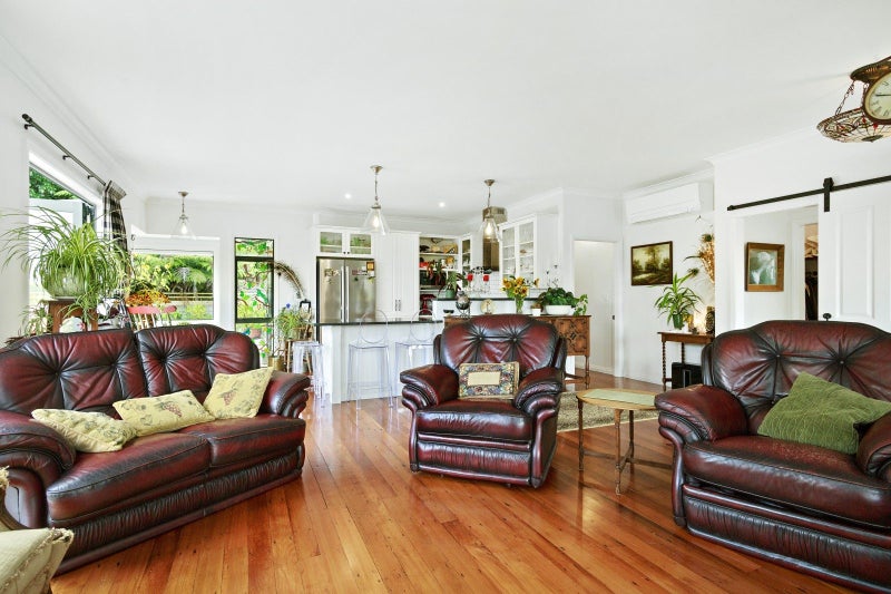 25 Kahikatea Lane, Brown Owl, Upper Hutt - Carousel 2