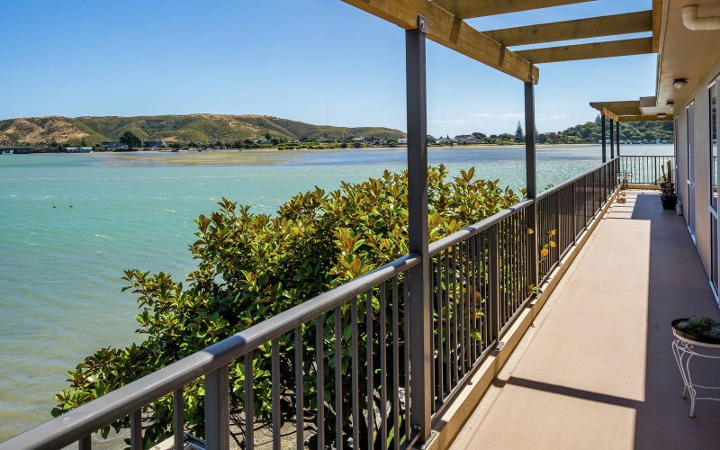 18A Trevor Terrace, Paremata, Porirua - Carousel 2
