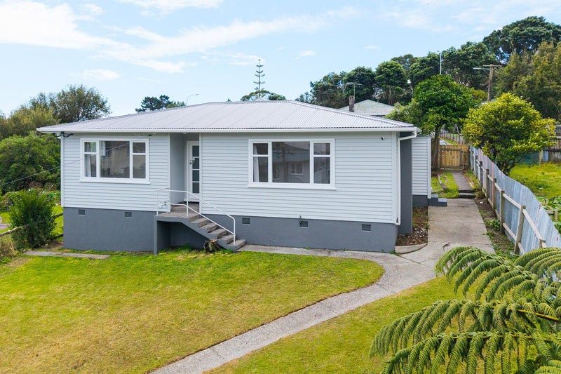 8 Hampshire Street, Cannons Creek, Porirua - Carousel 2