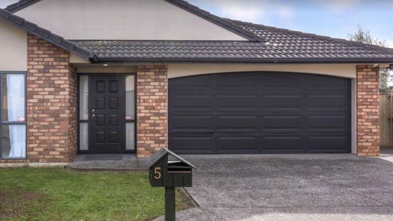 5 Walter Haddrell Crescent, Flat Bush, Auckland - Carousel 1