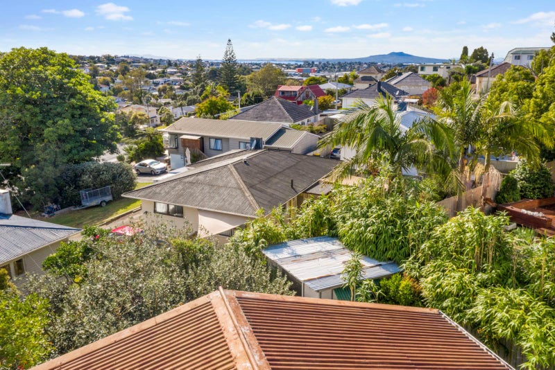 15 Hogans Road, Glenfield, Auckland - Carousel 6