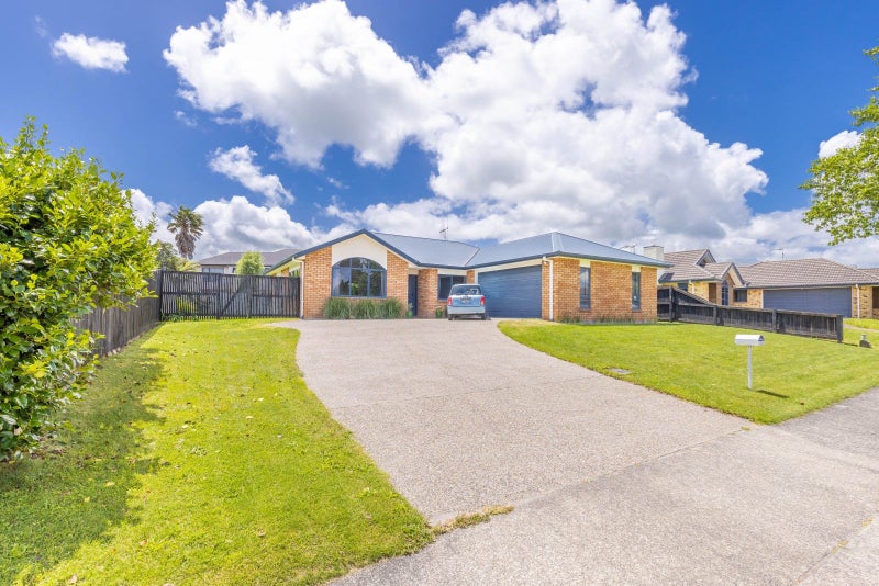 61 Saint James Drive, Huntington, Hamilton - Carousel 23