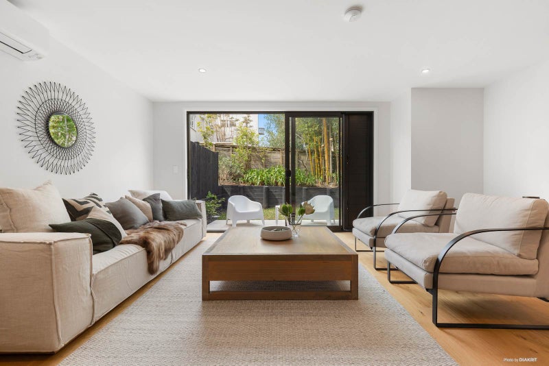 10 Macbeth Court, Milford, Auckland - Carousel 2