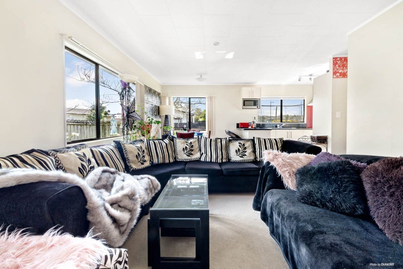 23 Riverton Drive, Randwick Park, Auckland - Carousel 1