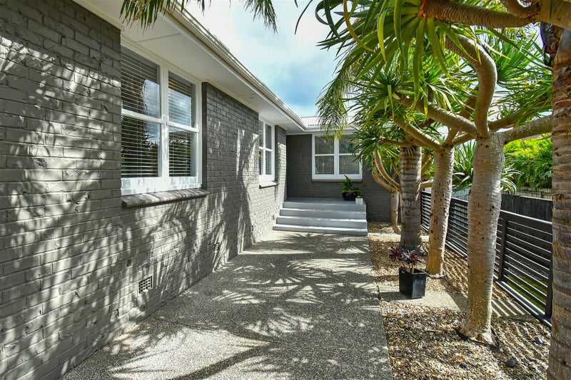 13 Bradbury Road, Botany Downs, Auckland - Carousel 2