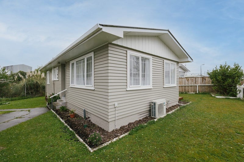 43 Owen St, Bunnythorpe, Palmerston North - Carousel 1